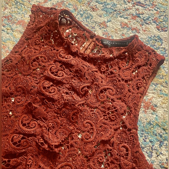 Sleeveless Crochet Top - Picture 2 of 4